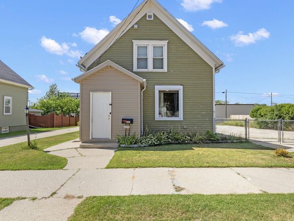 1030 S 25th St, Manitowoc, WI 54220