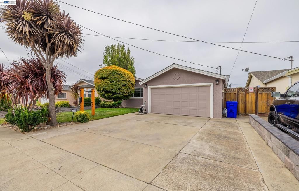 15743 Via Sorrento, San Lorenzo, CA 94580 Main Photo