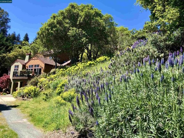 7033 Buckingham Blvd, Berkeley, CA 94705