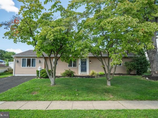 45 SCHOOLHOUSE LANE , LEVITTOWN, PA 19055