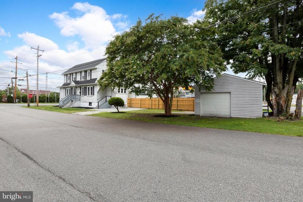 92 S GOVERNOR PRINTZ BOULEVARD, ESSINGTON, PA 19029