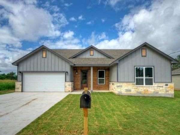 139 Waimanalo DR, Bastrop, TX 78602