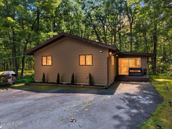 808 Hoover Court, Lords Valley, PA 18428