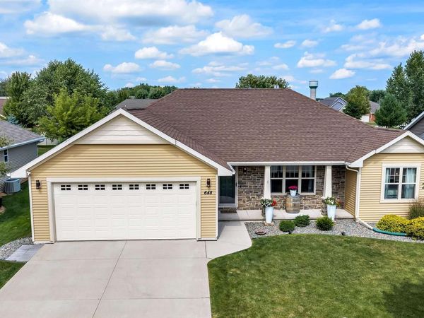 648 PEBBLESTONE CIRCLE, Hobart, WI 54155