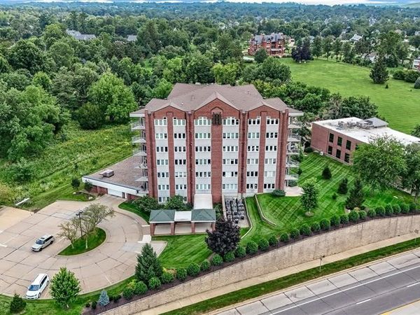 111 Cottage Grove Avenue SE, Unit 303, Cedar Rapids, IA 52403