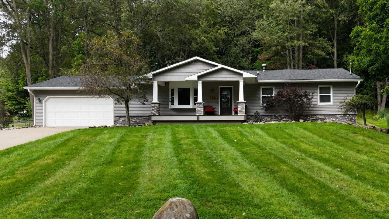 134 Pinecrest Drive, Jonesville, MI 49250 Main Photo