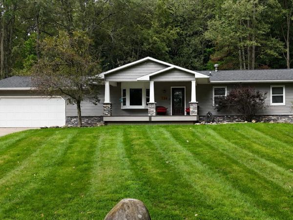 134 Pinecrest Drive, Jonesville, MI 49250