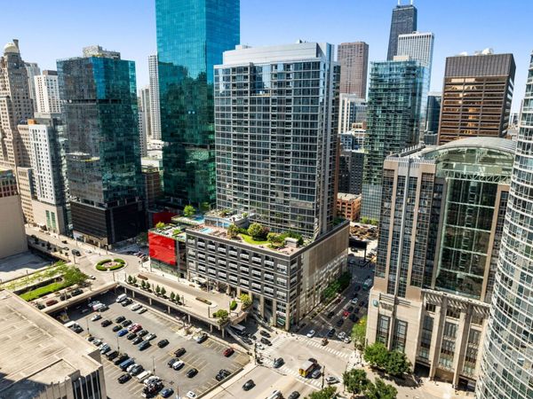 240 E Illinois Street , Chicago, IL 60611