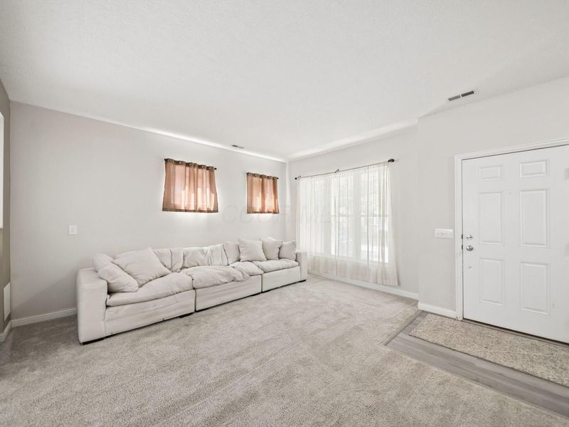 4618 Grand Strand Drive, Grove City, OH 43123 Photo 5
