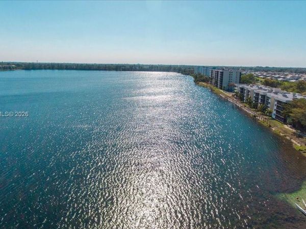 110 Lake Emerald Dr , Unit 403, Oakland Park, FL 33309