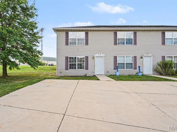 1055 Arlington Way, Warrenton, MO 63383
