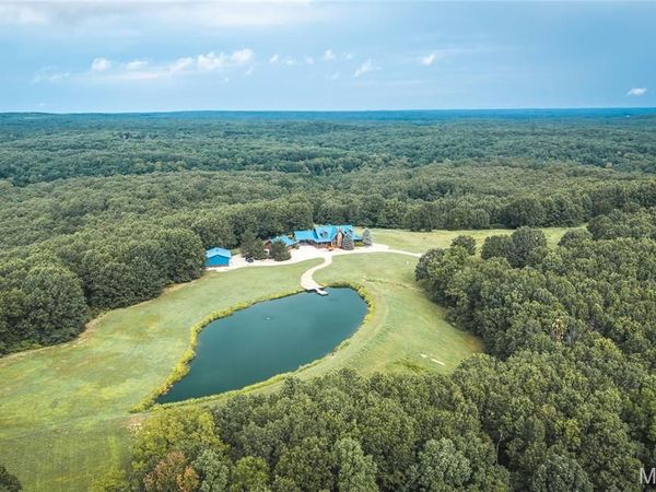 10000 Skylark Lane , Versailles, MO 65084