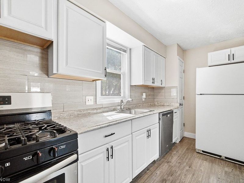 2326 Greenvale Road, Cleveland, OH 44121 Photo 10