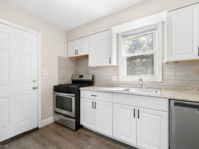 2326 Greenvale Road, Cleveland, OH 44121 Photo 11