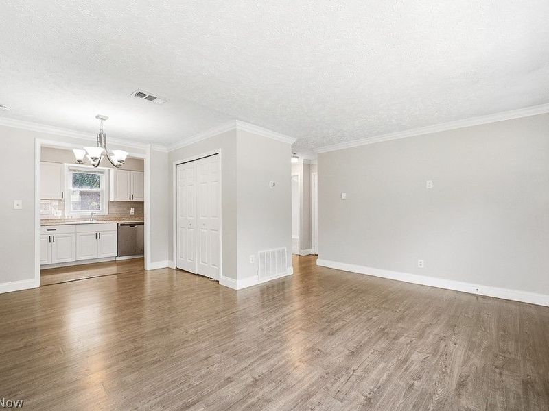 2326 Greenvale Road, Cleveland, OH 44121 Photo 4