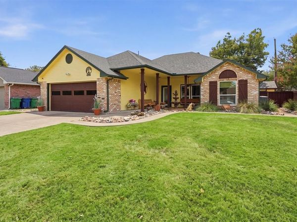 215 Morene Avenue, Waxahachie, TX 75165