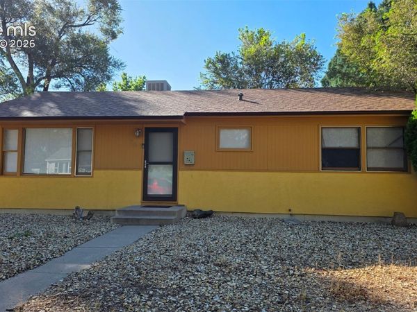 26 Caledonia Road, Pueblo, CO 81001