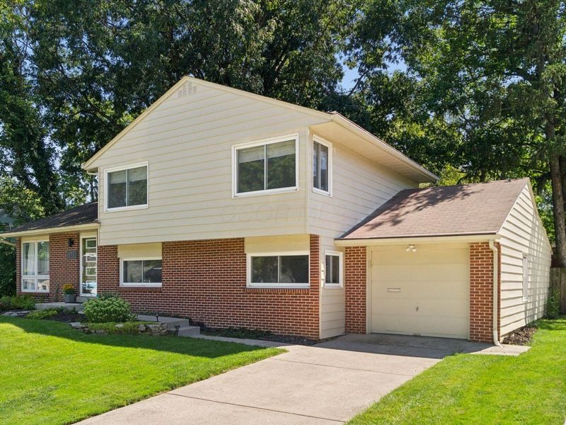973 Bernard Road, Columbus, OH 43221 Photo 2