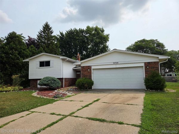 35706 Duke Drive , Sterling Heights, Mi 48310