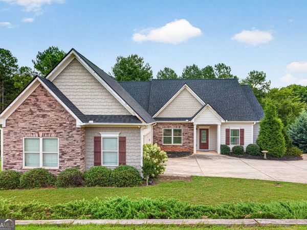 2854 Shadowstone Way, Winder, GA 30680