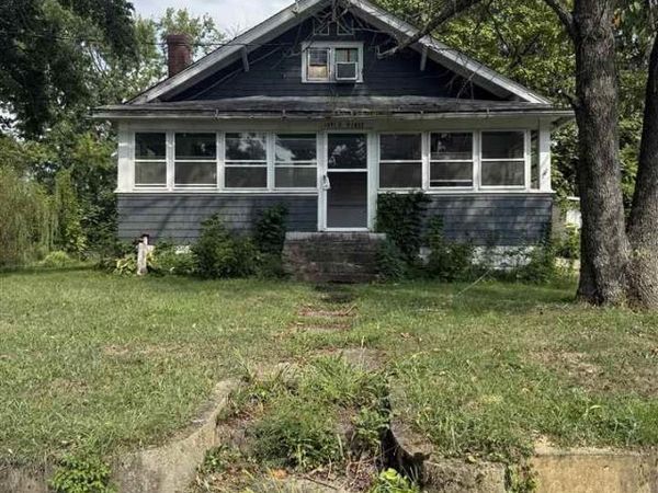 1091 S First, Dugger, IN 47848