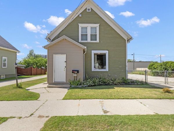 1030 S 25th STREET, Manitowoc, WI 54220