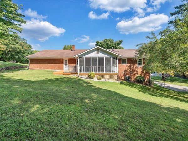 6830 Autumn Wood LN, Roanoke, VA 24019