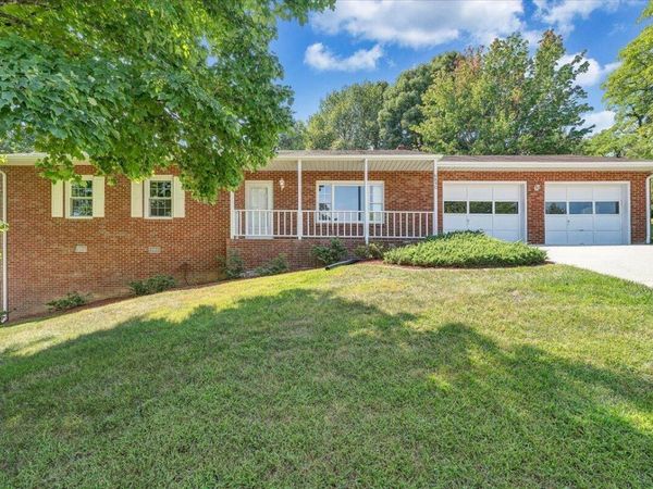 6830 Autumn Wood LN , Roanoke, VA 24019
