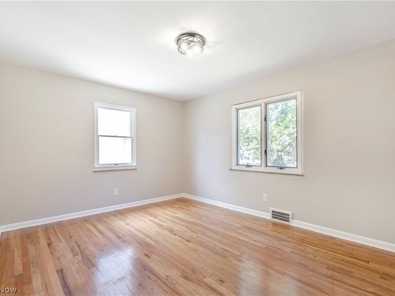 10185 Chesterfield Drive, Parma Heights, OH 44130 Photo 11