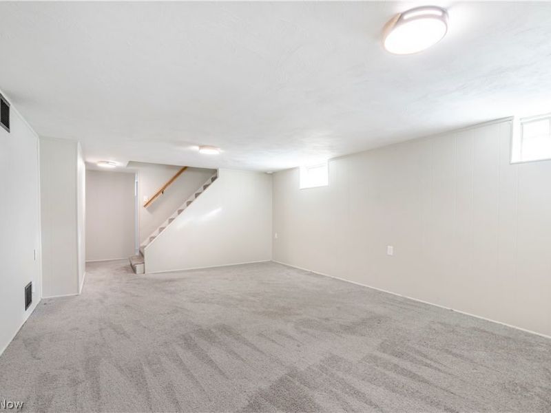10185 Chesterfield Drive, Parma Heights, OH 44130 Photo 13