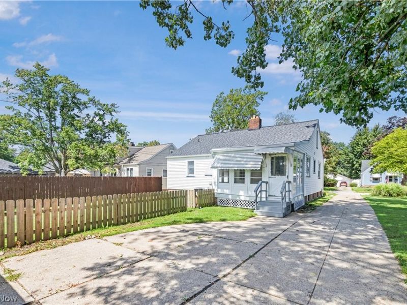 10185 Chesterfield Drive, Parma Heights, OH 44130 Photo 20