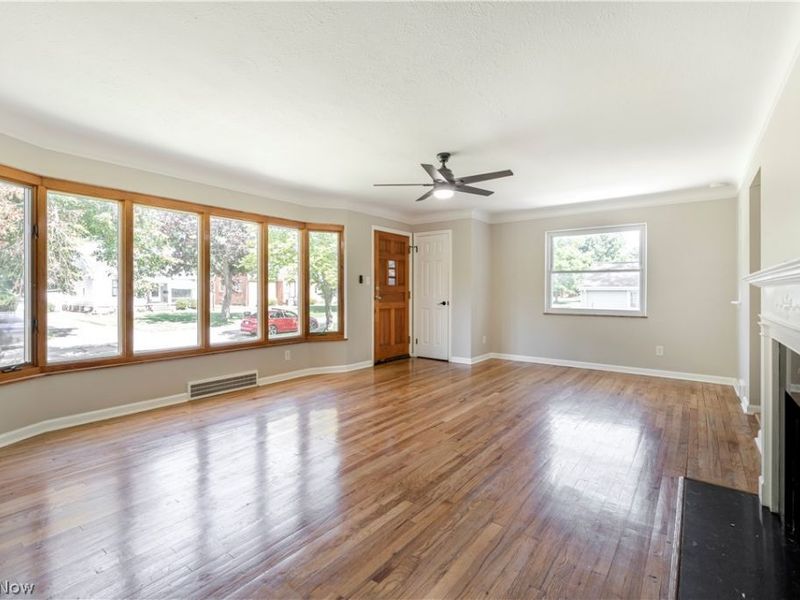 10185 Chesterfield Drive, Parma Heights, OH 44130 Photo 6