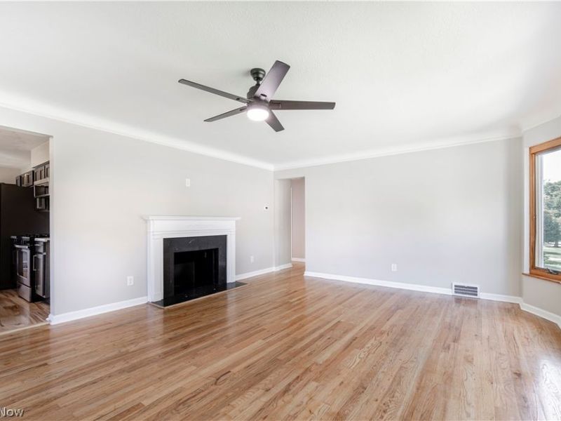 10185 Chesterfield Drive, Parma Heights, OH 44130 Photo 8