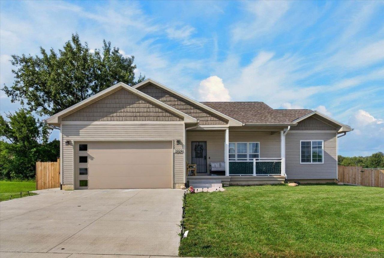 2324 Maynard Avenue, Waterloo, IA 50701 Main Photo