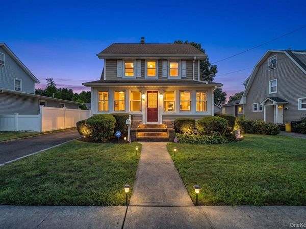 55 McKinley Avenue , Hicksville, NY 11801