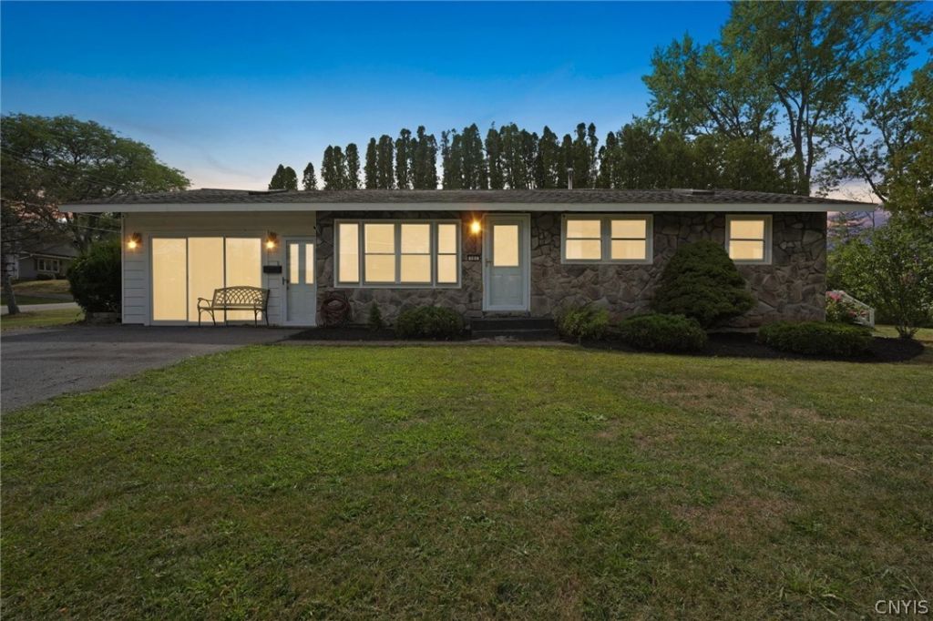 101 Moyer Heights Drive, Liverpool, NY 13088 Main Photo