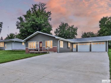 312 N 4th Street, Elmwood, NE 68349