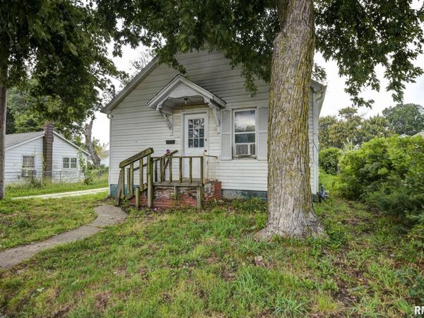 315 N LONG Street, Taylorville, IL 62568
