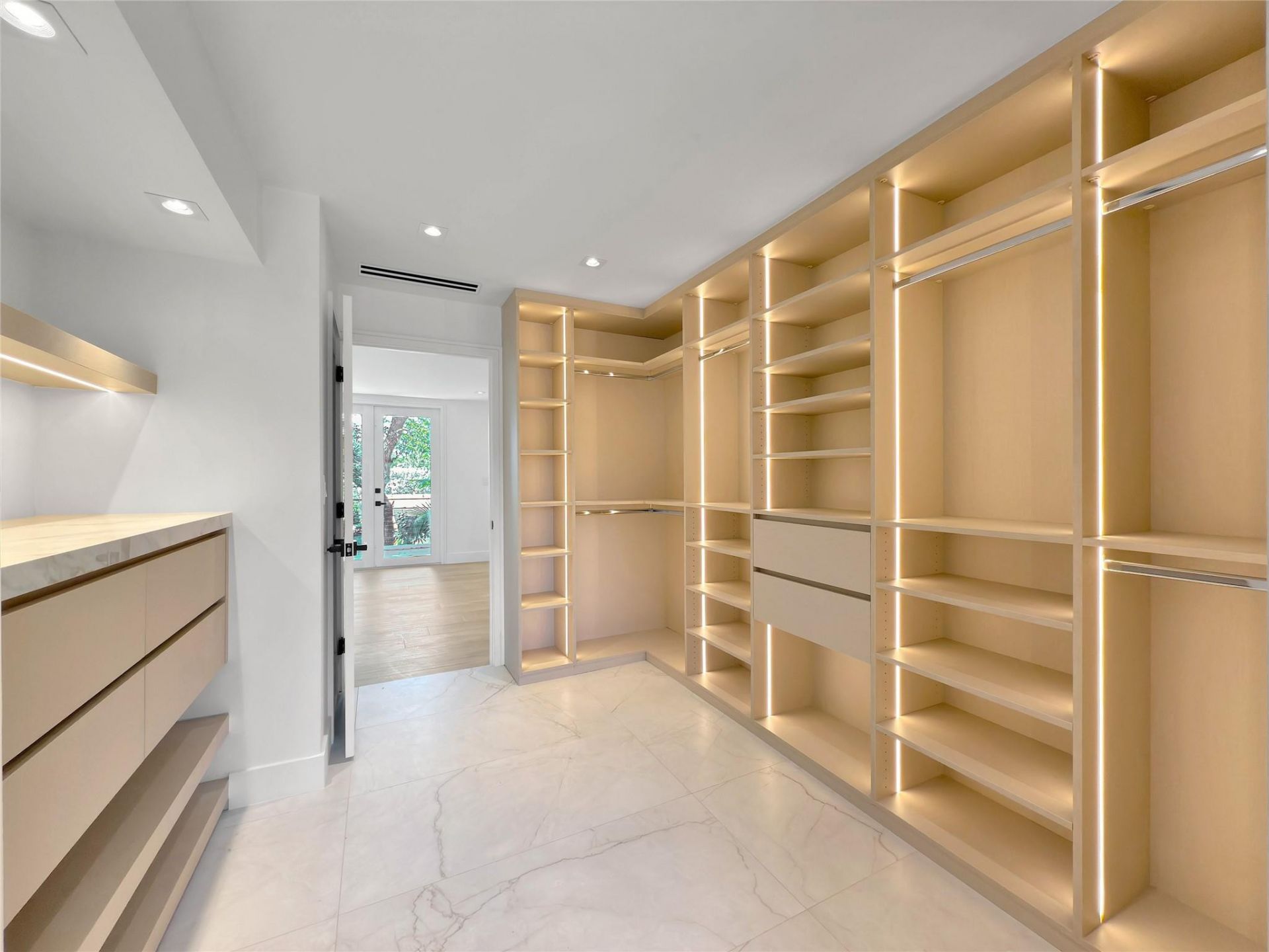 729 NE 17th Terrace, Fort Lauderdale, FL 33304 Photo