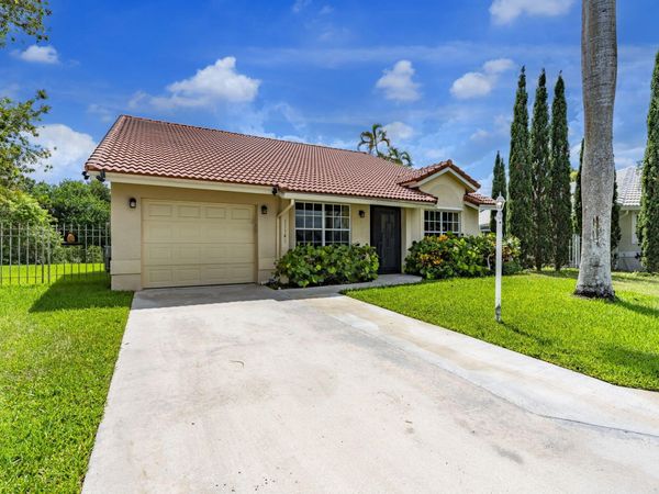 11140 LAKEAIRE Circle, Boca Raton, FL 33498