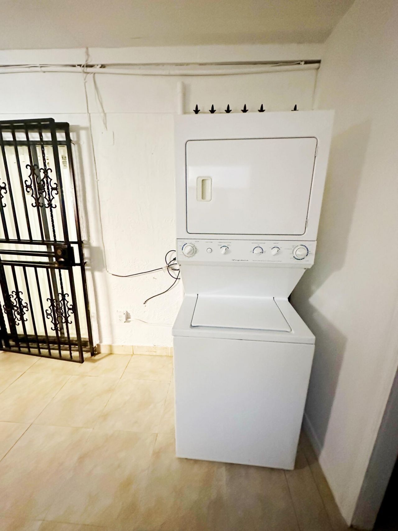 1701 W 42nd Place, Unit 43, Hialeah, FL 33012 Photo