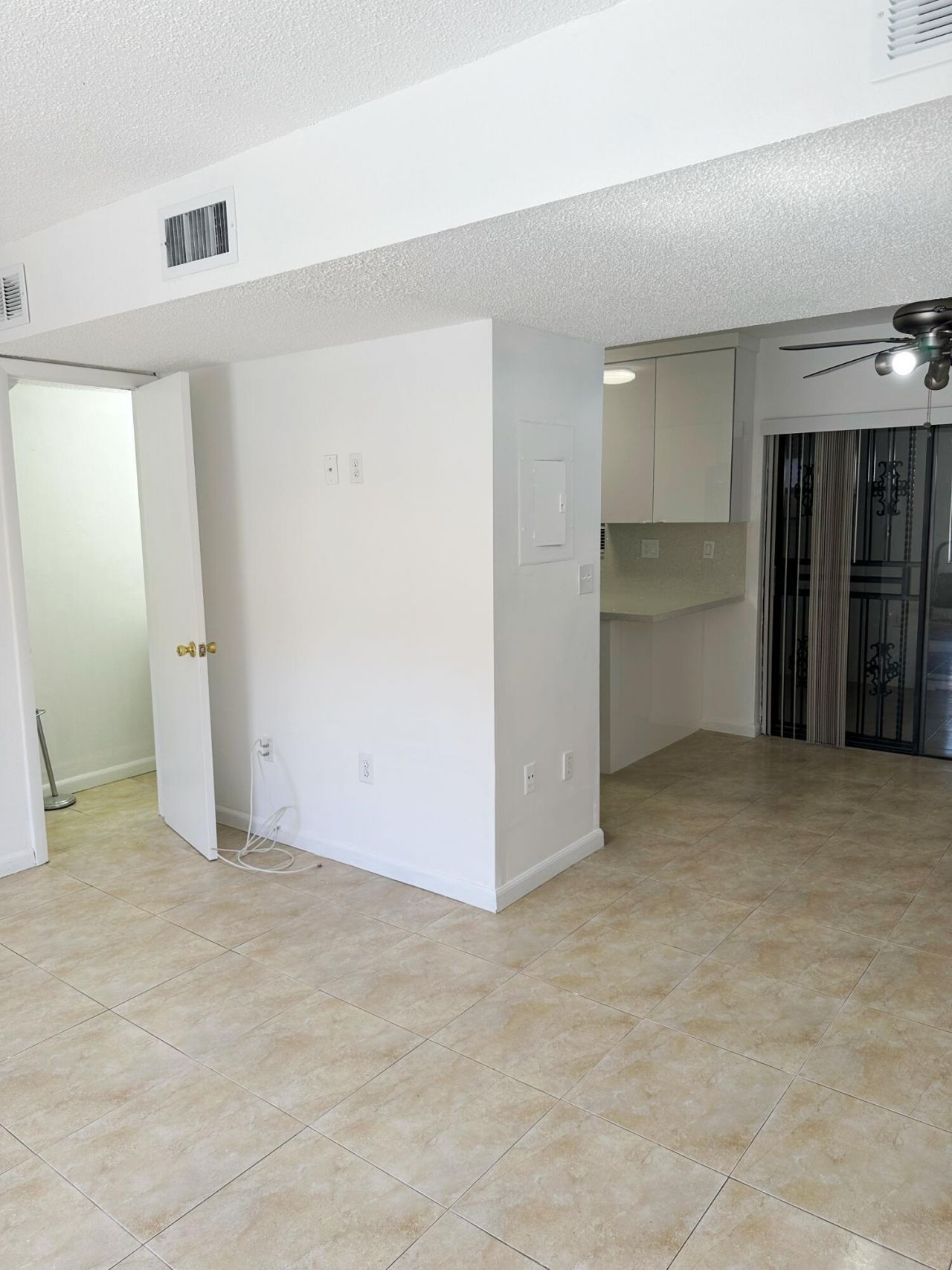 1701 W 42nd Place, Unit 43, Hialeah, FL 33012 Photo