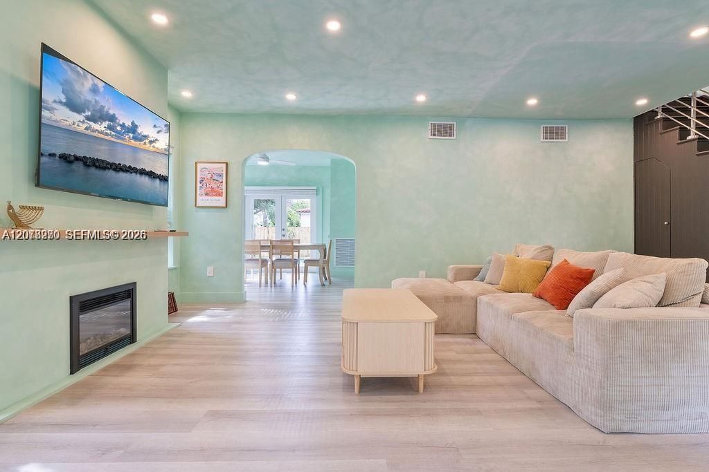 22 NE 44th St, Miami, FL 33137 Photo