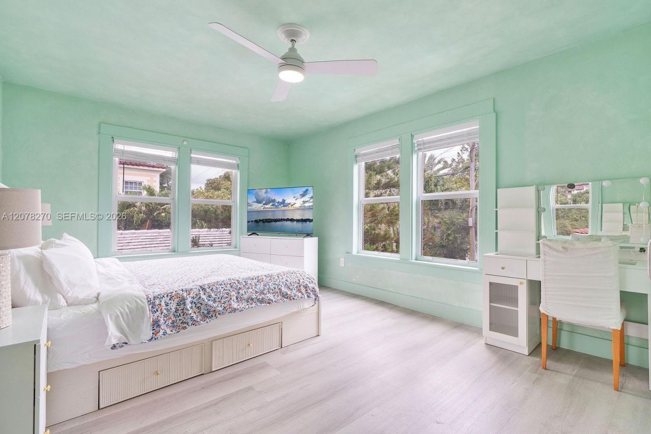 22 NE 44th St, Miami, FL 33137 Photo