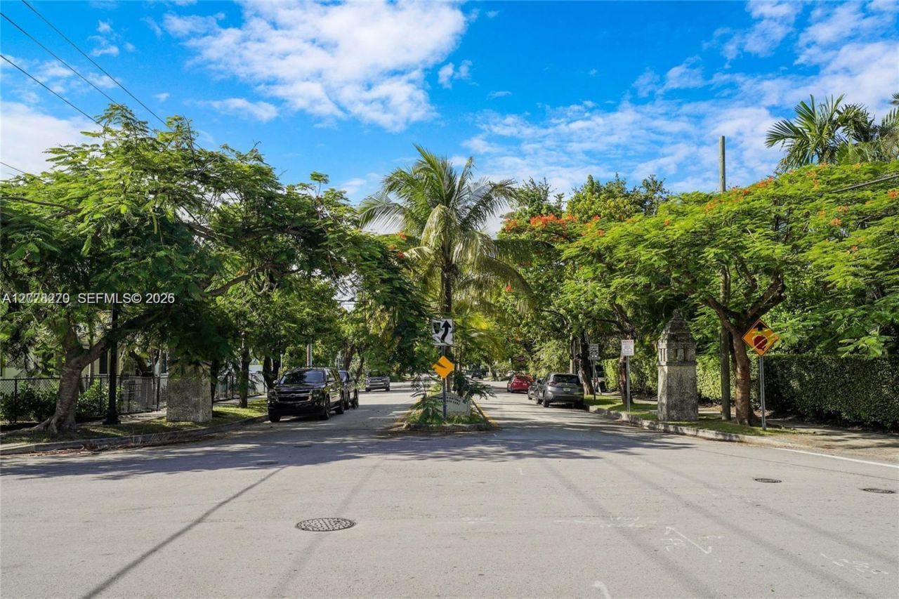 22 NE 44th St, Miami, FL 33137 Photo