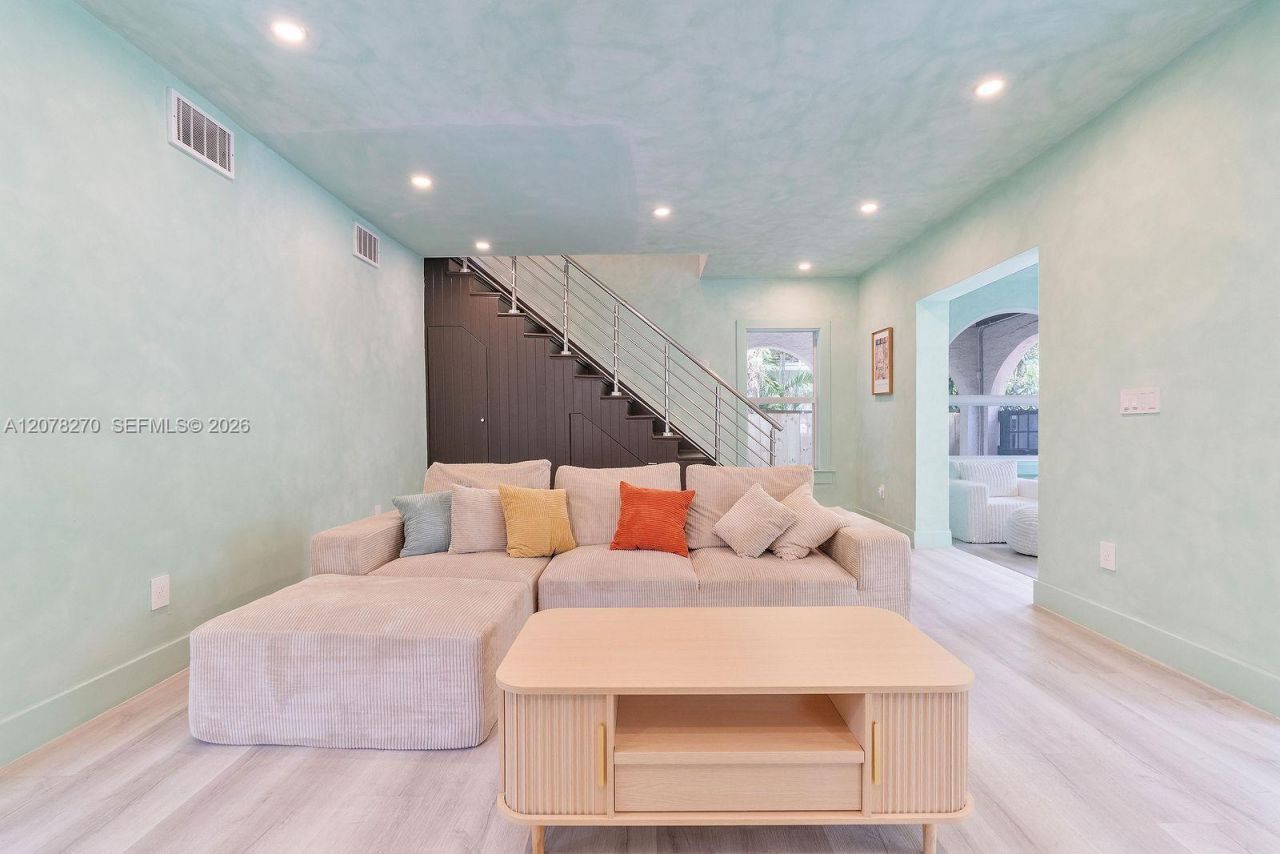 22 NE 44th St, Miami, FL 33137 Photo