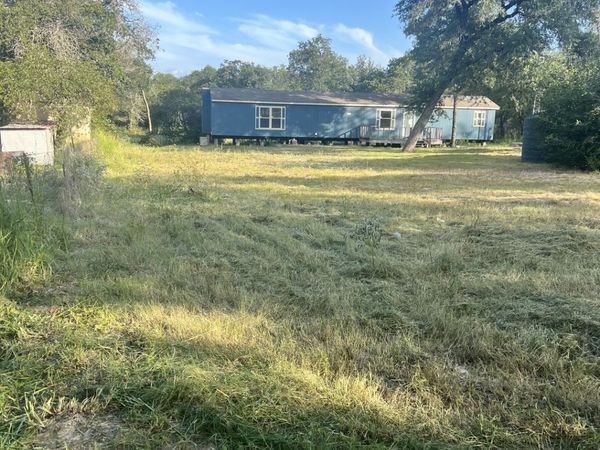 149 LONGHORN RD, Stockdale, TX 78160