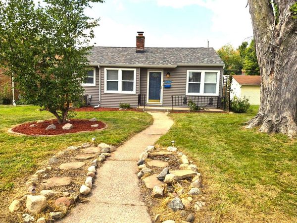 2411 29 Street , Moline, IL 61265