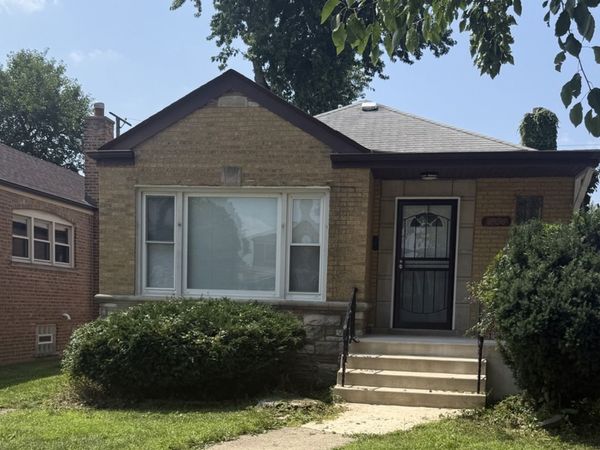 8926 S Paxton Avenue , Chicago, IL 60617
