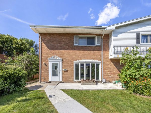 Unit A, Des Plaines, IL 60016